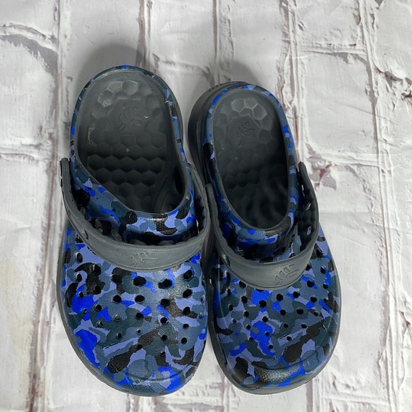Joybees Slip on Croc Shoes - Picture 2 of 5